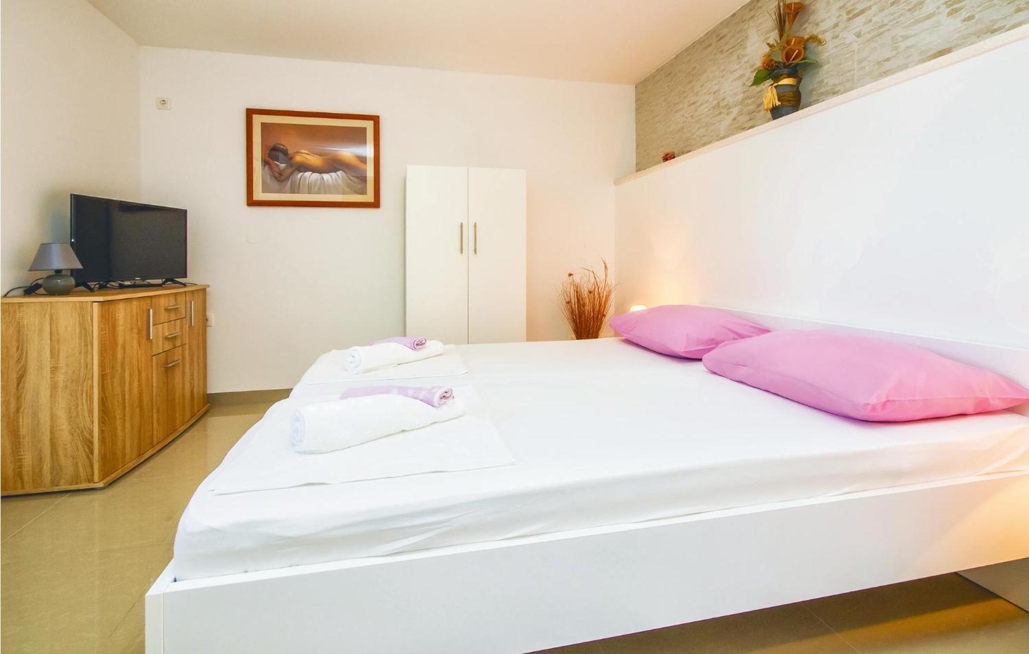 Nice Apartment In Mali Rat With Wifi Sumpetar Bagian luar foto
