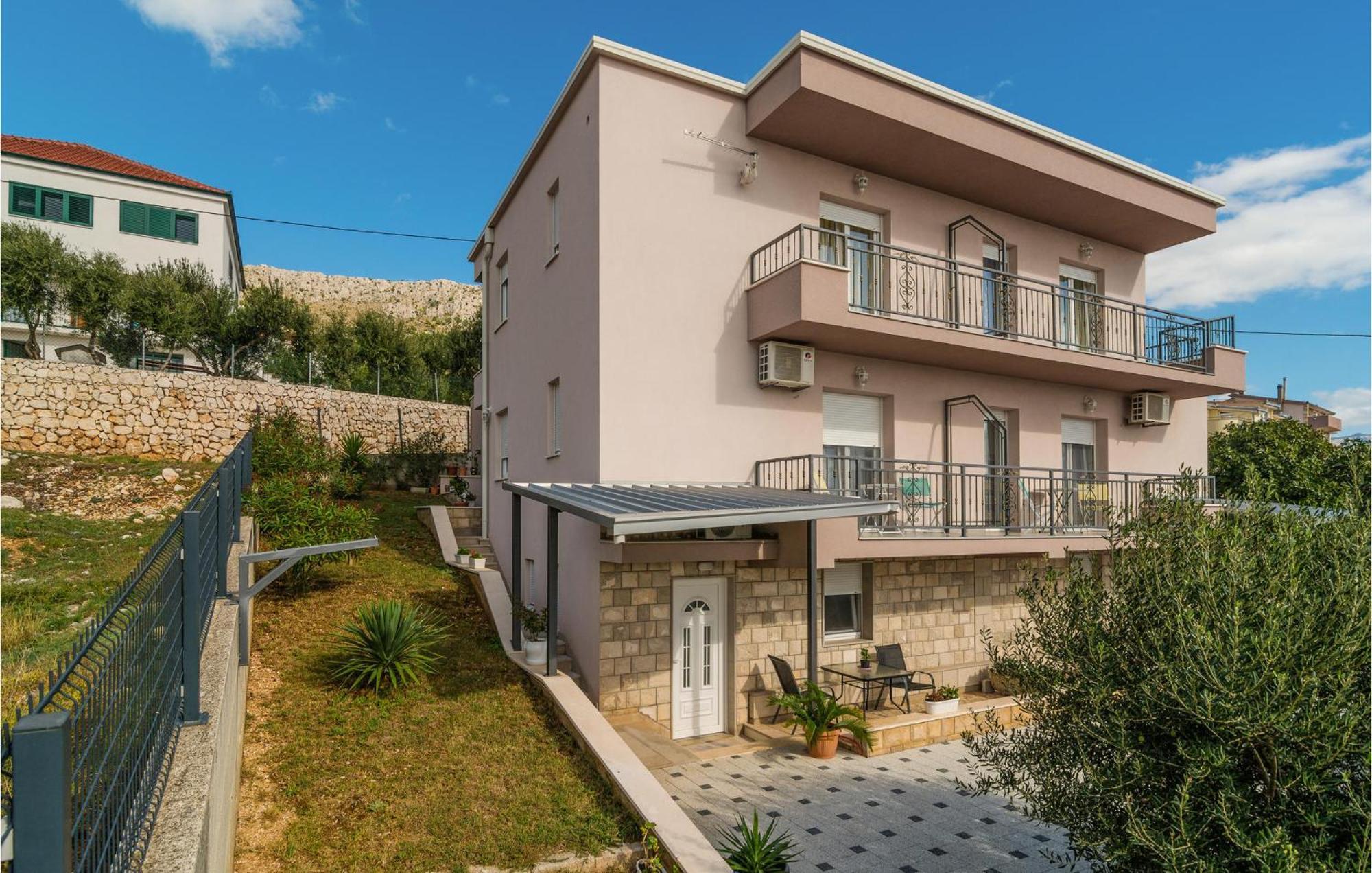 Nice Apartment In Mali Rat With Wifi Sumpetar Bagian luar foto