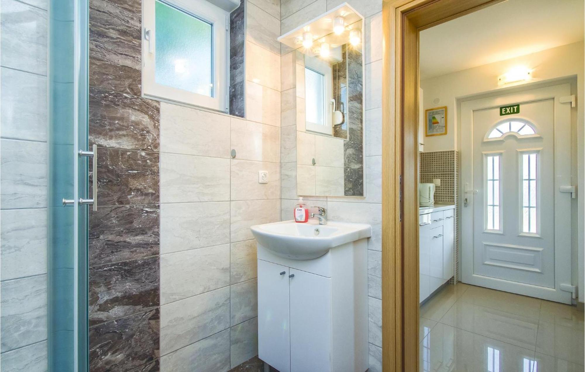 Nice Apartment In Mali Rat With Wifi Sumpetar Bagian luar foto