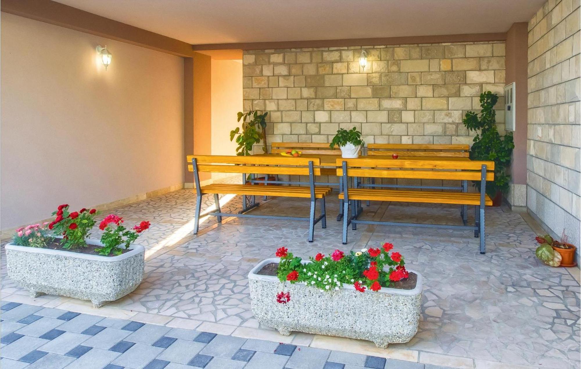 Nice Apartment In Mali Rat With Wifi Sumpetar Bagian luar foto