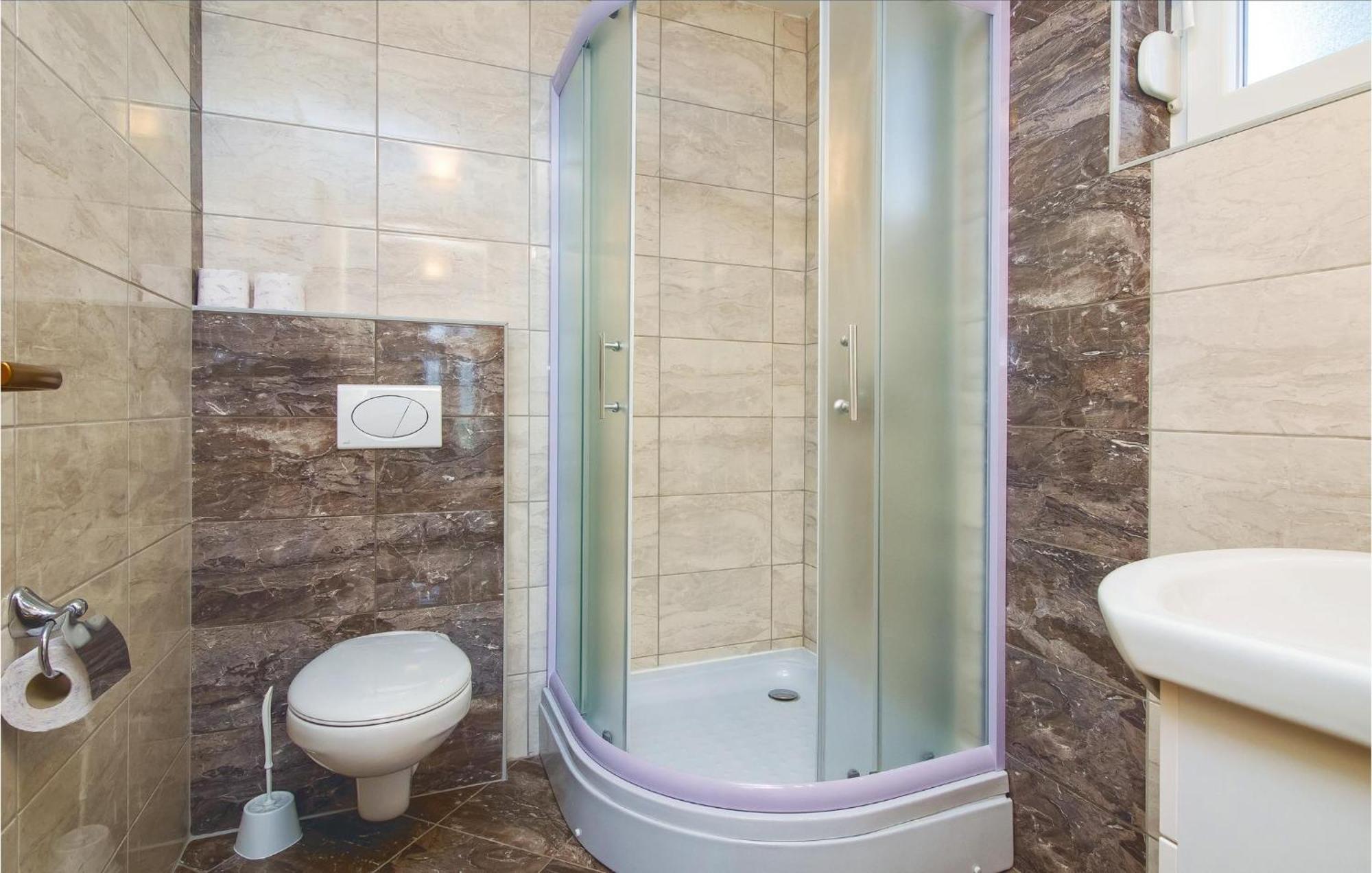 Nice Apartment In Mali Rat With Wifi Sumpetar Bagian luar foto